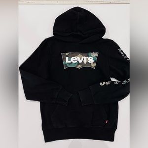 Boys Levi’s sz 12 black camo letter hoodie sweater